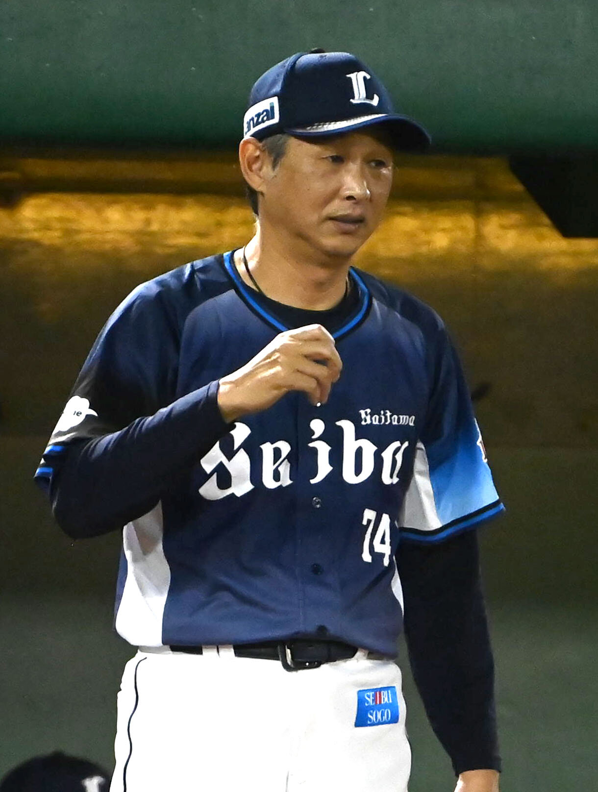 オリックス対西武　選手交代を告げる西武の西口文也監督（撮影・石井愛子）