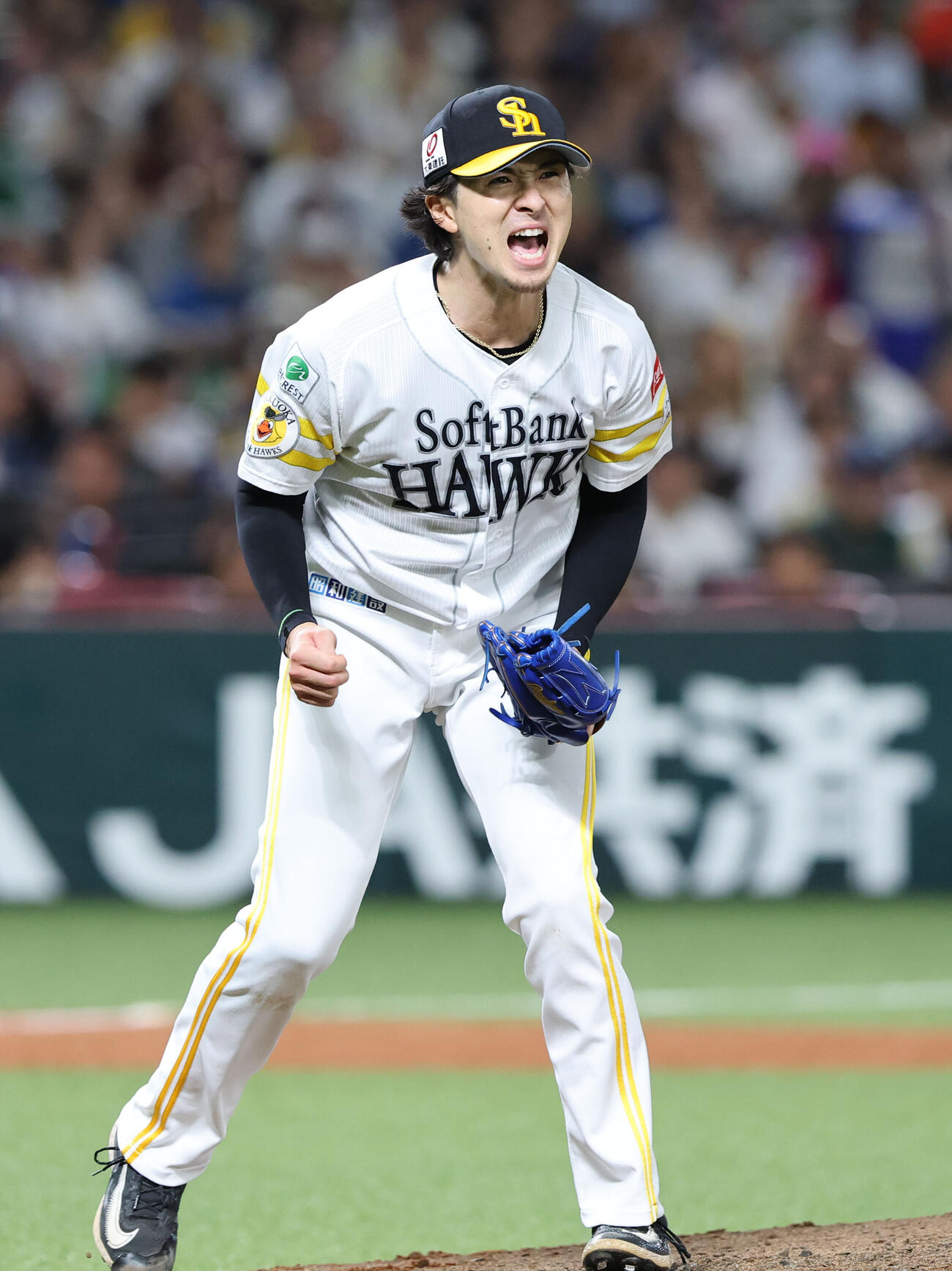 ソフトバンク日本ハム　5回表日本ハム2死二塁、レイエスを空振りの三振に仕留め気合いの入った表情を見せる上沢直之（撮影・梅根麻紀）