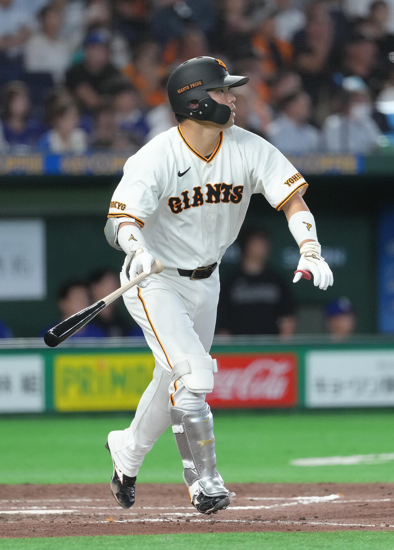 巨人対中日　5回裏巨人1死二、三塁、大城卓三は中犠飛を放つ（撮影・足立雅史）