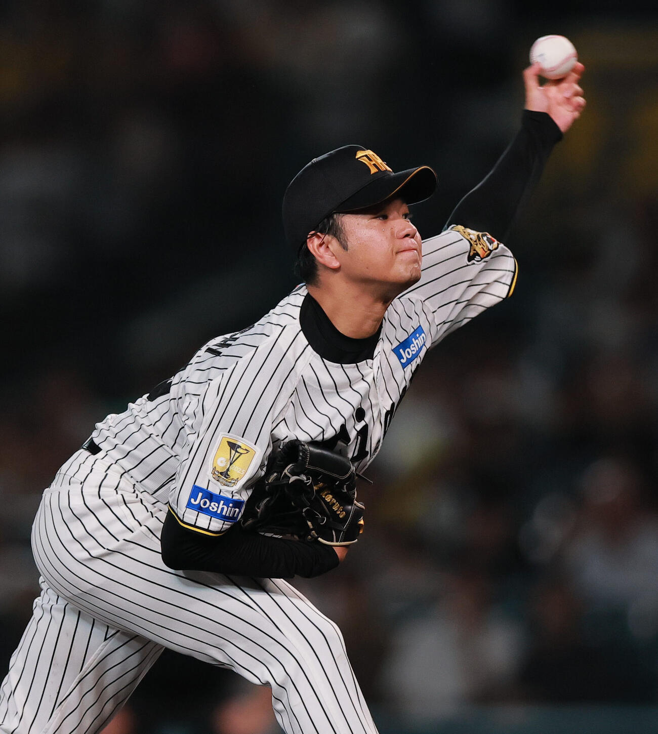 阪神対広島　4回表、力投する阪神高橋遥人（撮影・上山淳一）