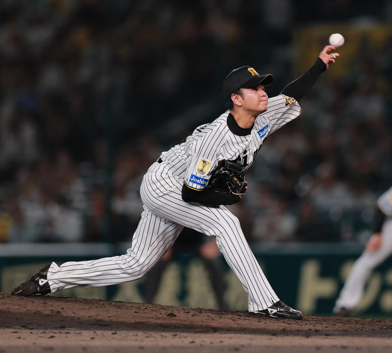 阪神対広島　4回表、力投する阪神高橋遥人（撮影・上山淳一）