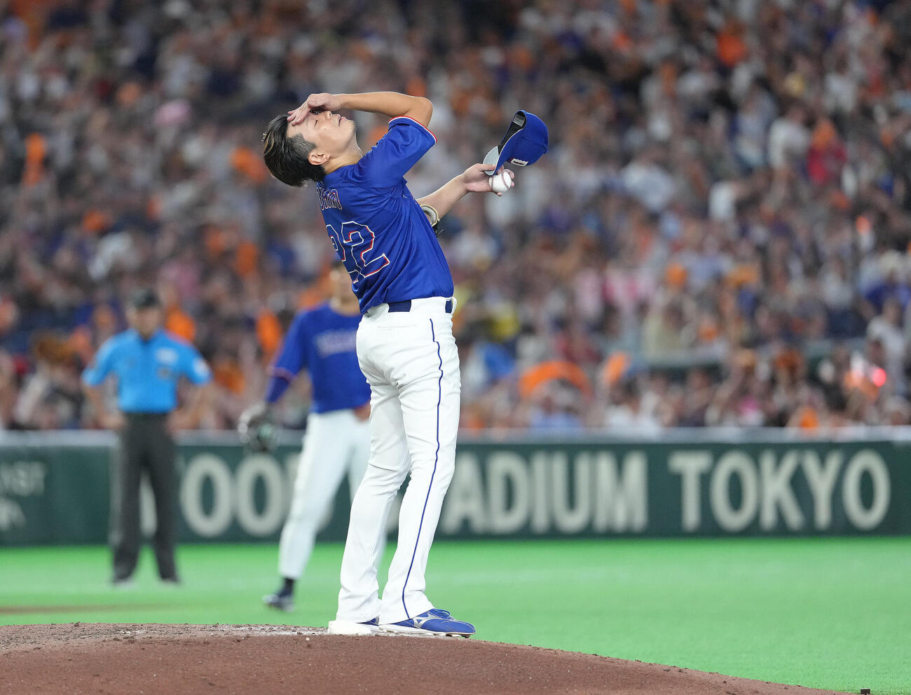 巨人対中日　5回裏巨人2死二塁、丸佳浩に適時二塁打を浴びた大野雄大（撮影・足立雅史）