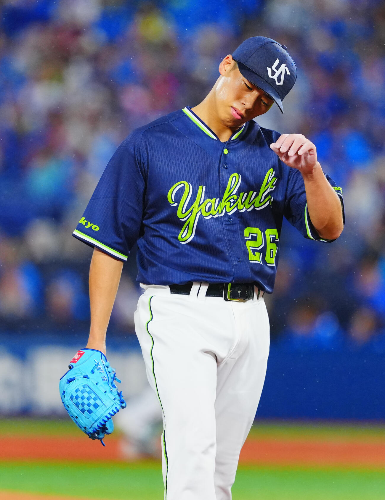 DeNA対ヤクルト　2回裏DeNA1死、宮下朝陽に中前打を許し渋い表情の山野太一（撮影・垰建太）