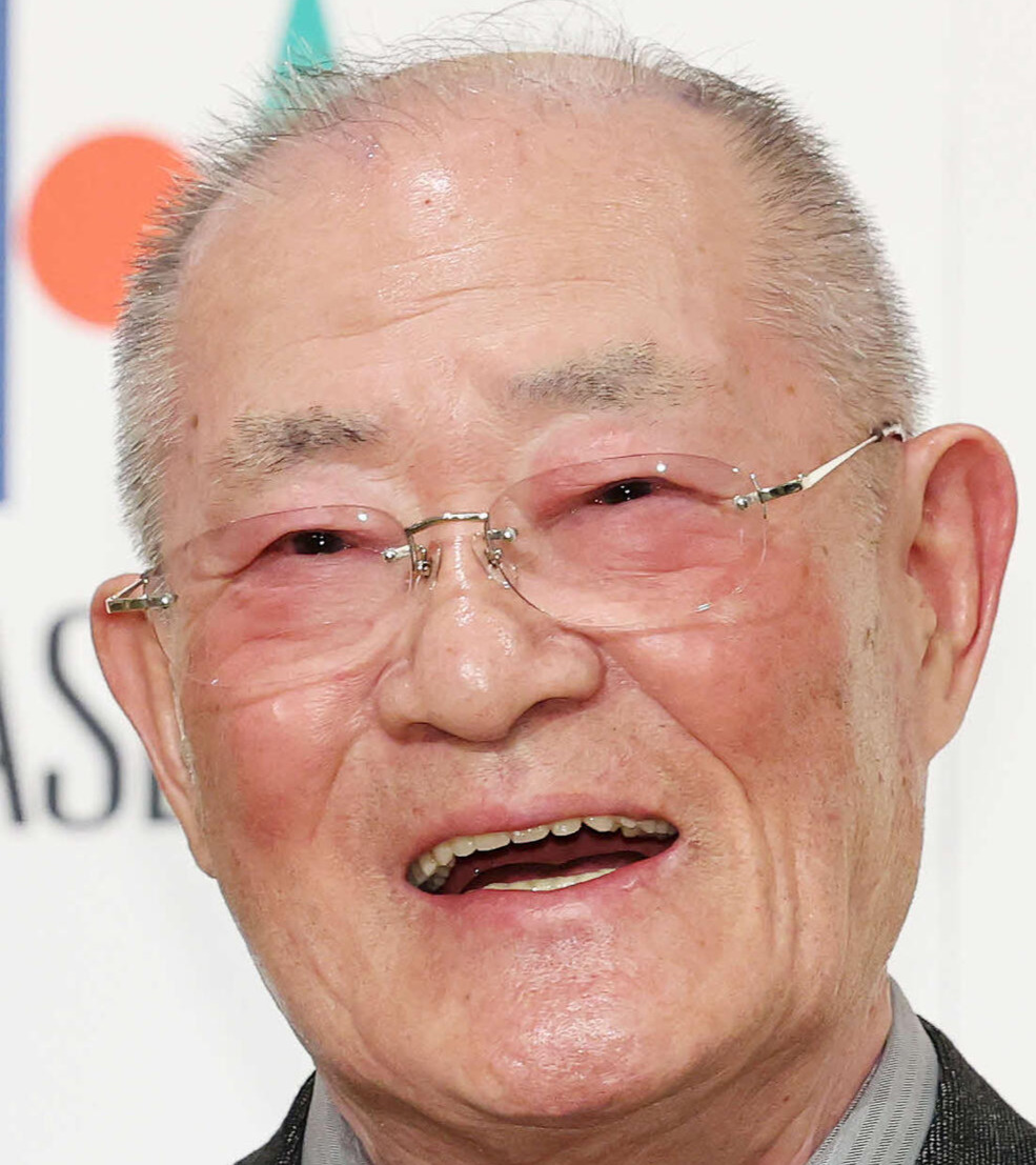 2024年11月、2024プロ野球最優秀バッテリー賞表彰式　笑顔を見せる張本勲氏