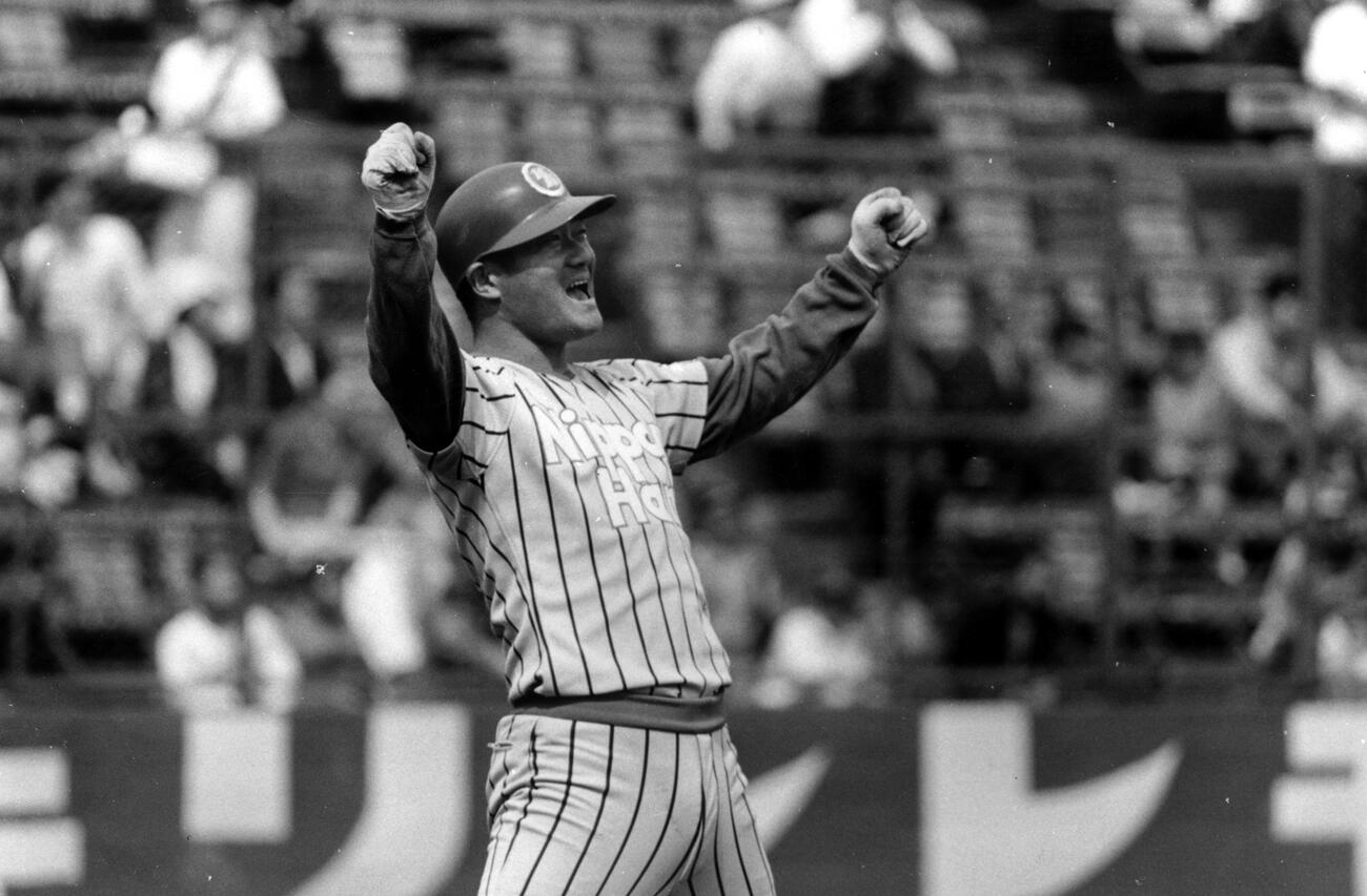 1975年4月、日本ハム対ロッテ5回戦　ロッテ村田兆治から右翼へ史上4人目となる通算400号本塁打を放つ日本ハム張本勲