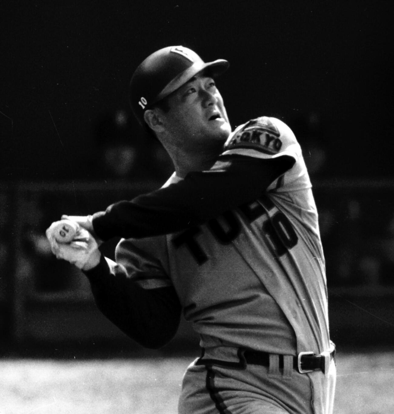 張本勲写真館　71年東映時代打撃フォーム（1971年4月日付不明）　ネガ番号プロ野球1654－1－1　振り切り　1カメ　上半身　アップ
