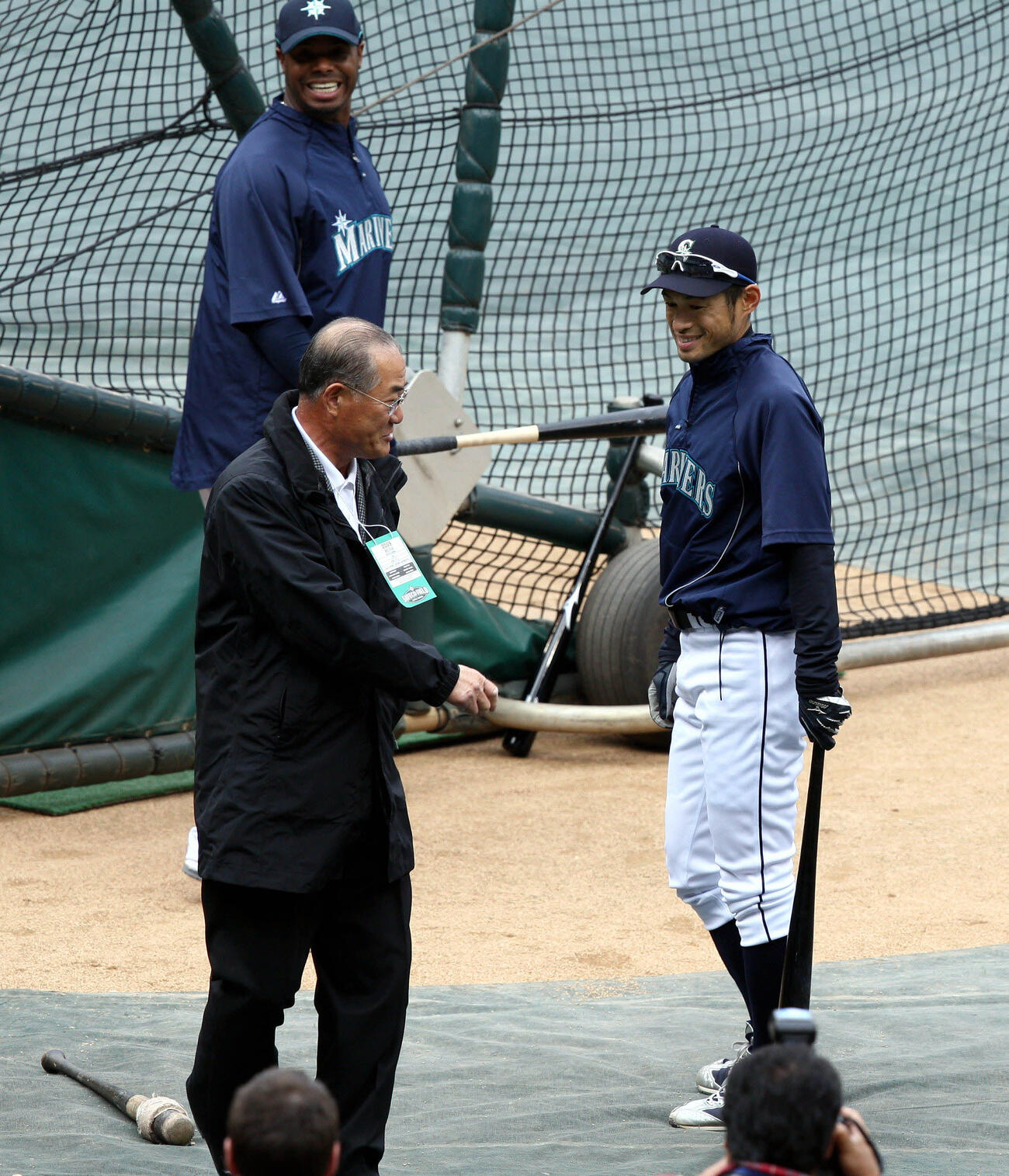 打撃練習中、張本勲氏と会話するイチロー（2009年4月撮影）