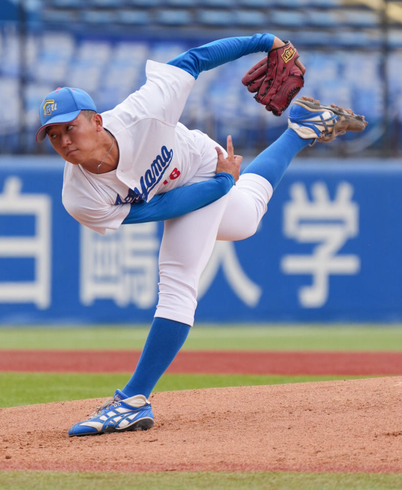 中大対青学大　青学大先発の鈴木泰成（撮影・小沢裕）　♯東京・神宮球場　東都大学野球秋季一部リーグ戦　