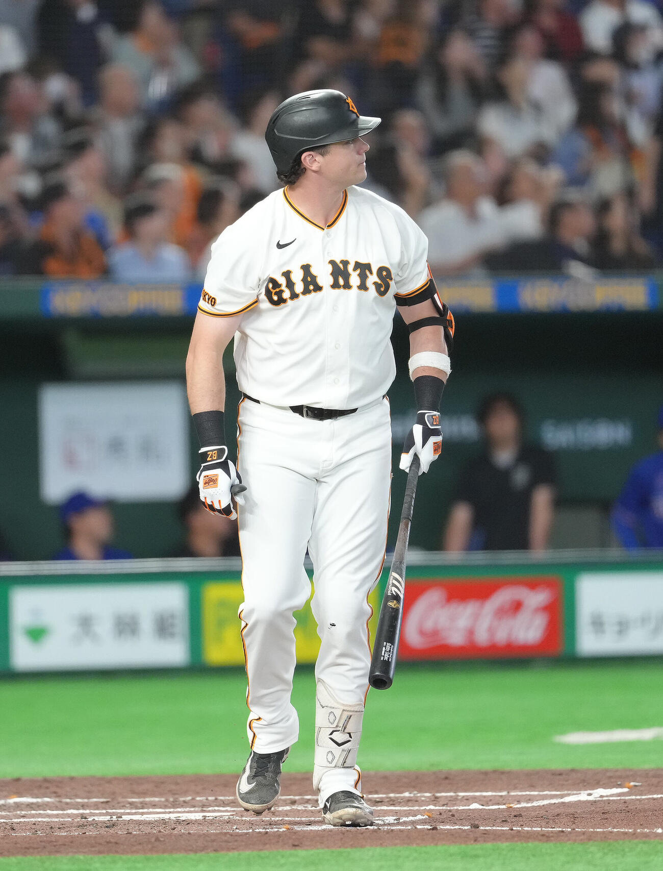 巨人対中日　3回裏巨人1死二塁、ボビー・ダルベックは左越え2点本塁打を放つ（撮影・足立雅史）