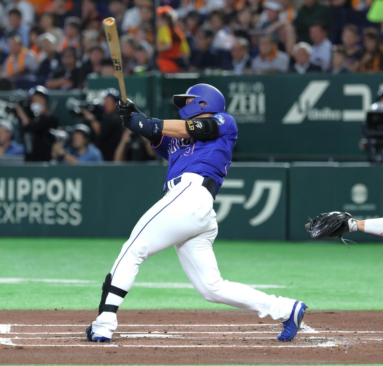 巨人対中日　2回表中日2死二塁、適時打を放つ福元悠真（撮影・黒川智章）