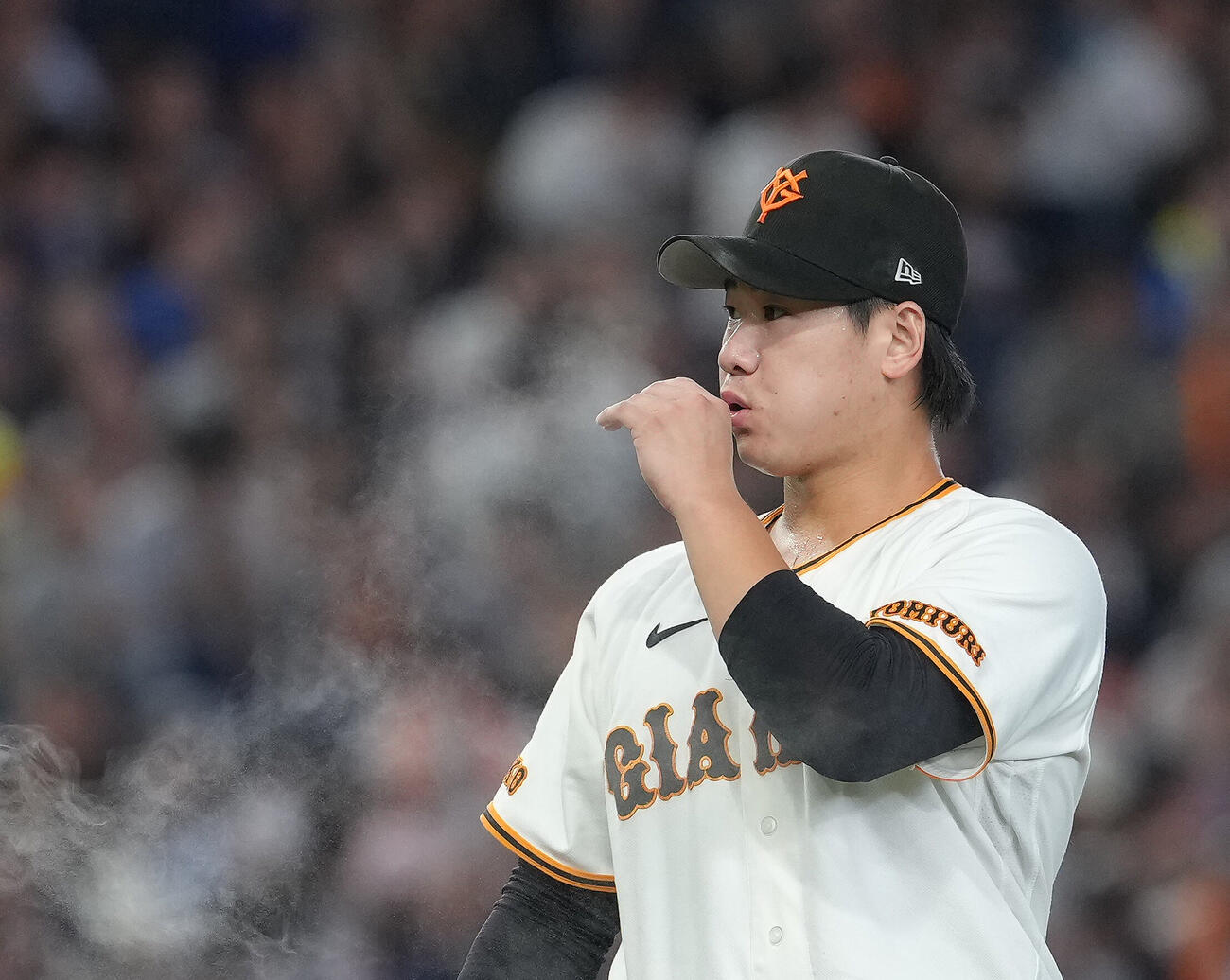 巨人対中日　4回表中日2死満塁、石伊雄太に2点適時二塁打を浴びた井上温大（撮影・足立雅史）