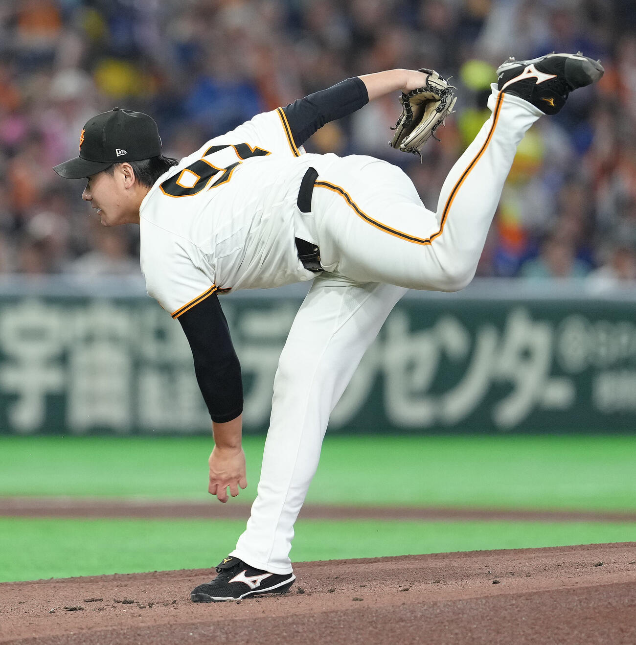 巨人対中日　力投する巨人先発の井上温大（撮影・足立雅史）
