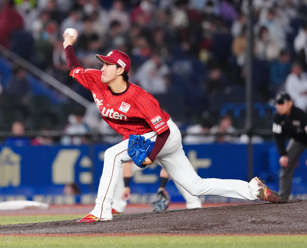 ロッテ対楽天　先発し力投する楽天岸孝之（撮影・鈴木みどり）