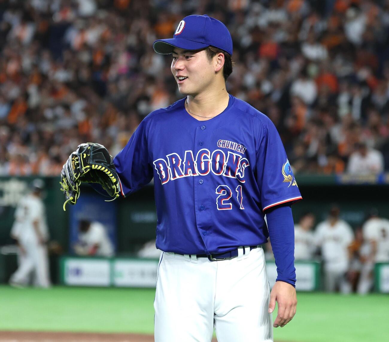 巨人対中日　4回裏、無失点に抑え笑顔の金丸夢斗（撮影・黒川智章）