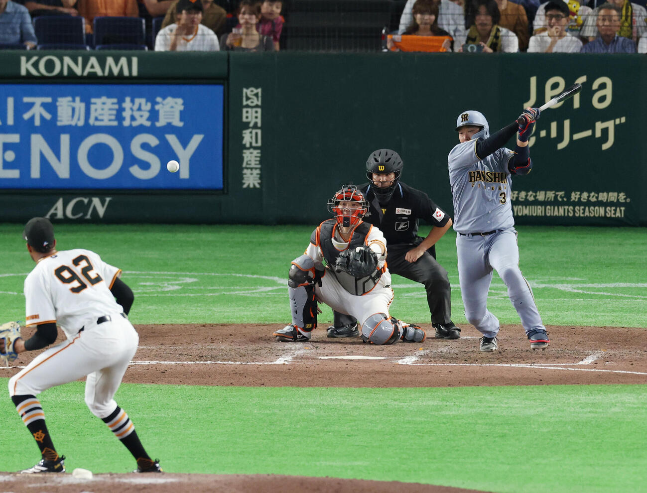 巨人対阪神　9回表阪神2死一塁、二ゴロに倒れる大山悠輔。投手はライデル・マルティネス（撮影・増田悦実）