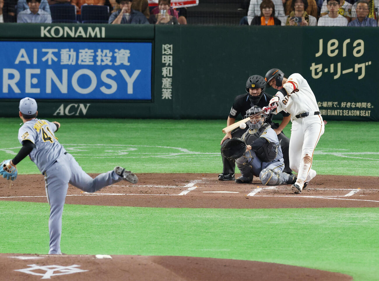 巨人対阪神　2回裏巨人無死、安打を放つ坂本勇人。投手は村上頌樹（撮影・増田悦実）