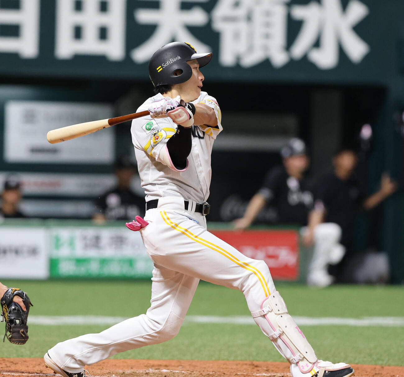 ソフトバンク対ロッテ　3回裏ソフトバンク無死一塁、柳田悠岐は左越え二塁打を放つ（撮影・梅根麻紀）