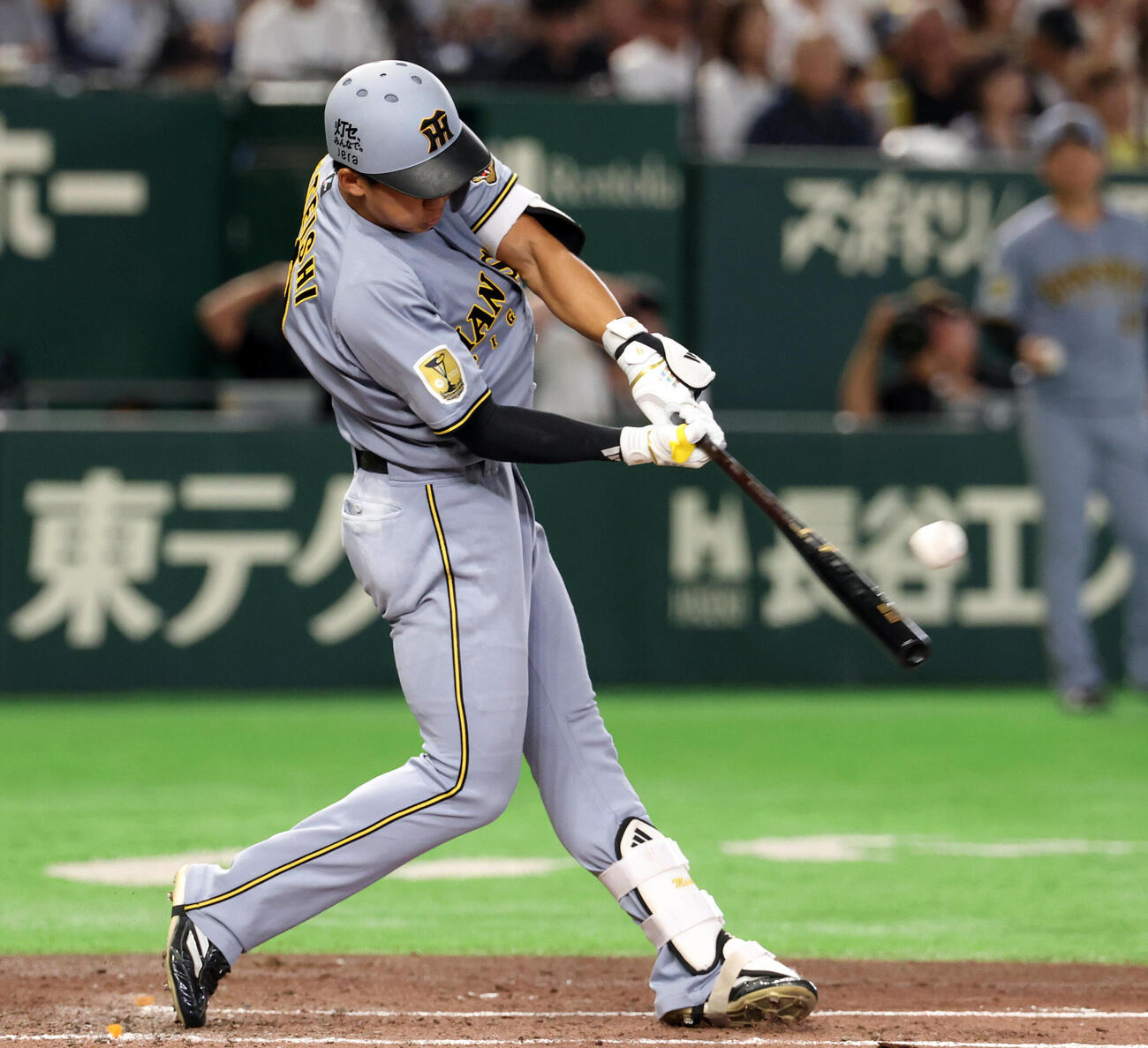 巨人対阪神　3回表阪神2死、立石正広は左前打を放つ（撮影・浅見桂子）