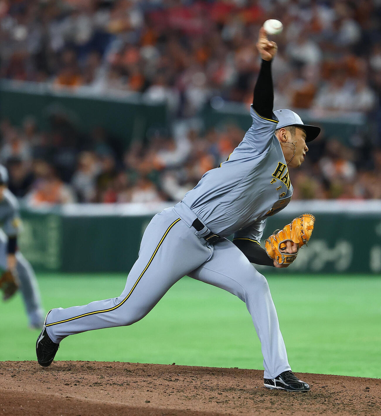 巨人対阪神　力投する阪神石井大智（撮影・野上伸悟）