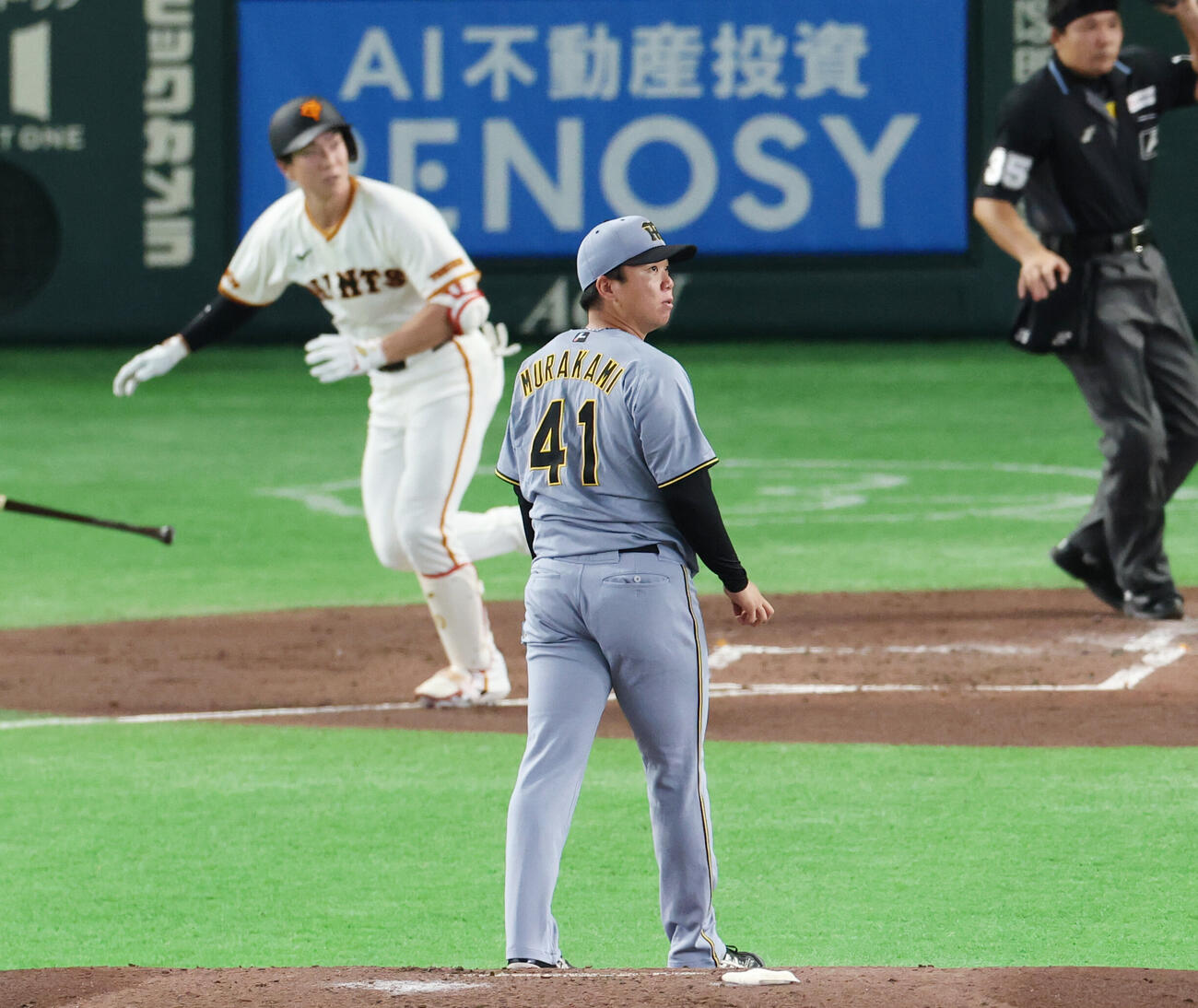 巨人対阪神　2回裏巨人無死一、三塁、松本剛に適時二塁打を浴びる村上頌樹（撮影・増田悦実）