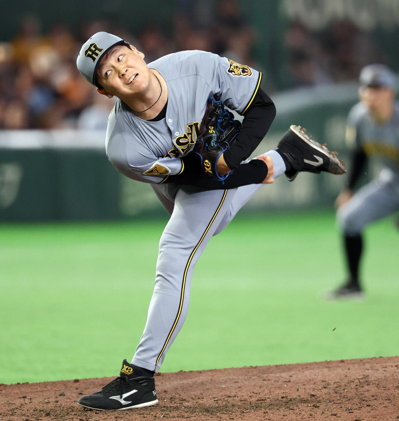 巨人対阪神　8回裏の攻撃を抑えた阪神木下里都（撮影・浅見桂子）