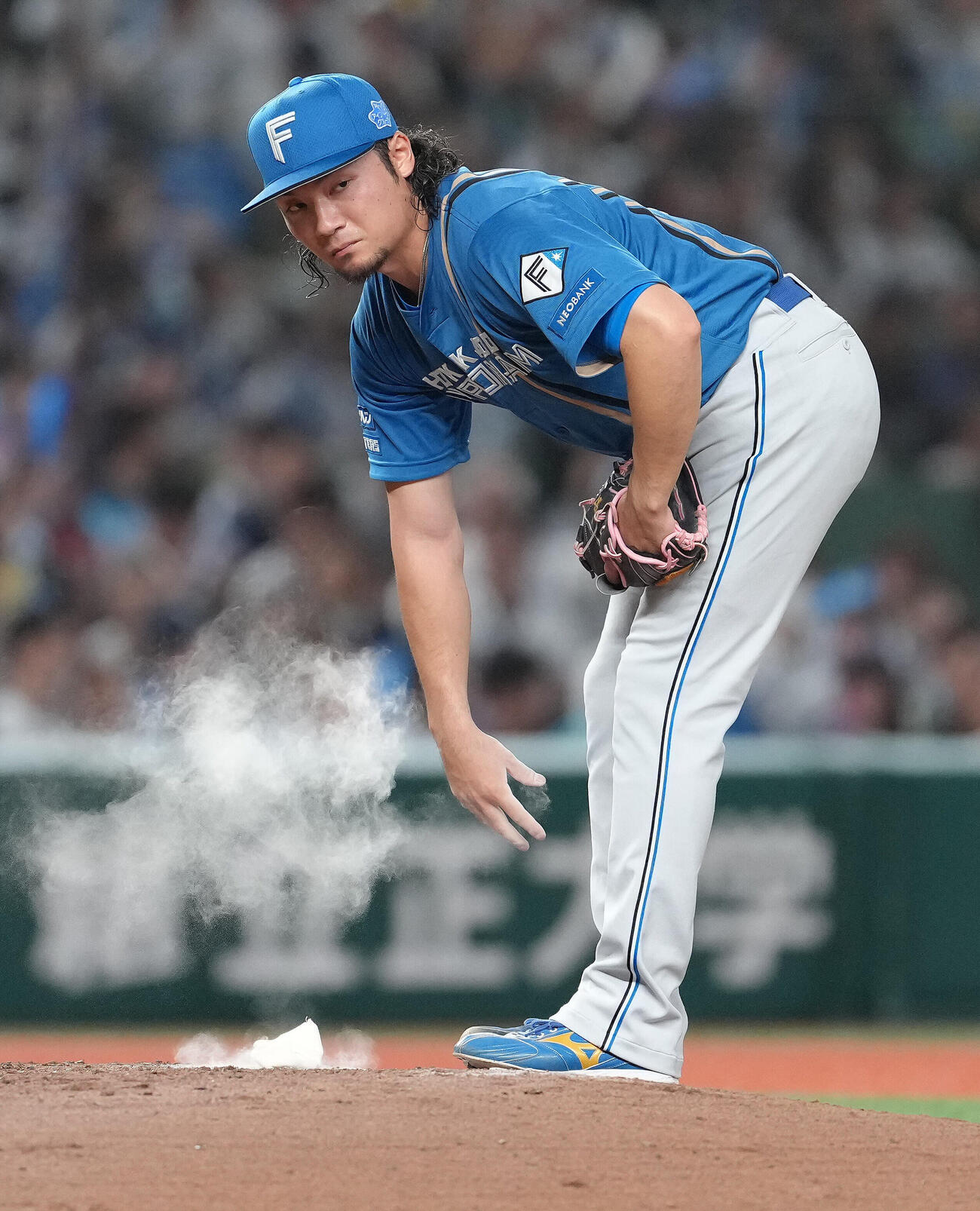 西武対日本ハム　4回裏西武1死満塁、源田壮亮は2点二塁打を浴びた伊藤大海（撮影・足立雅史）