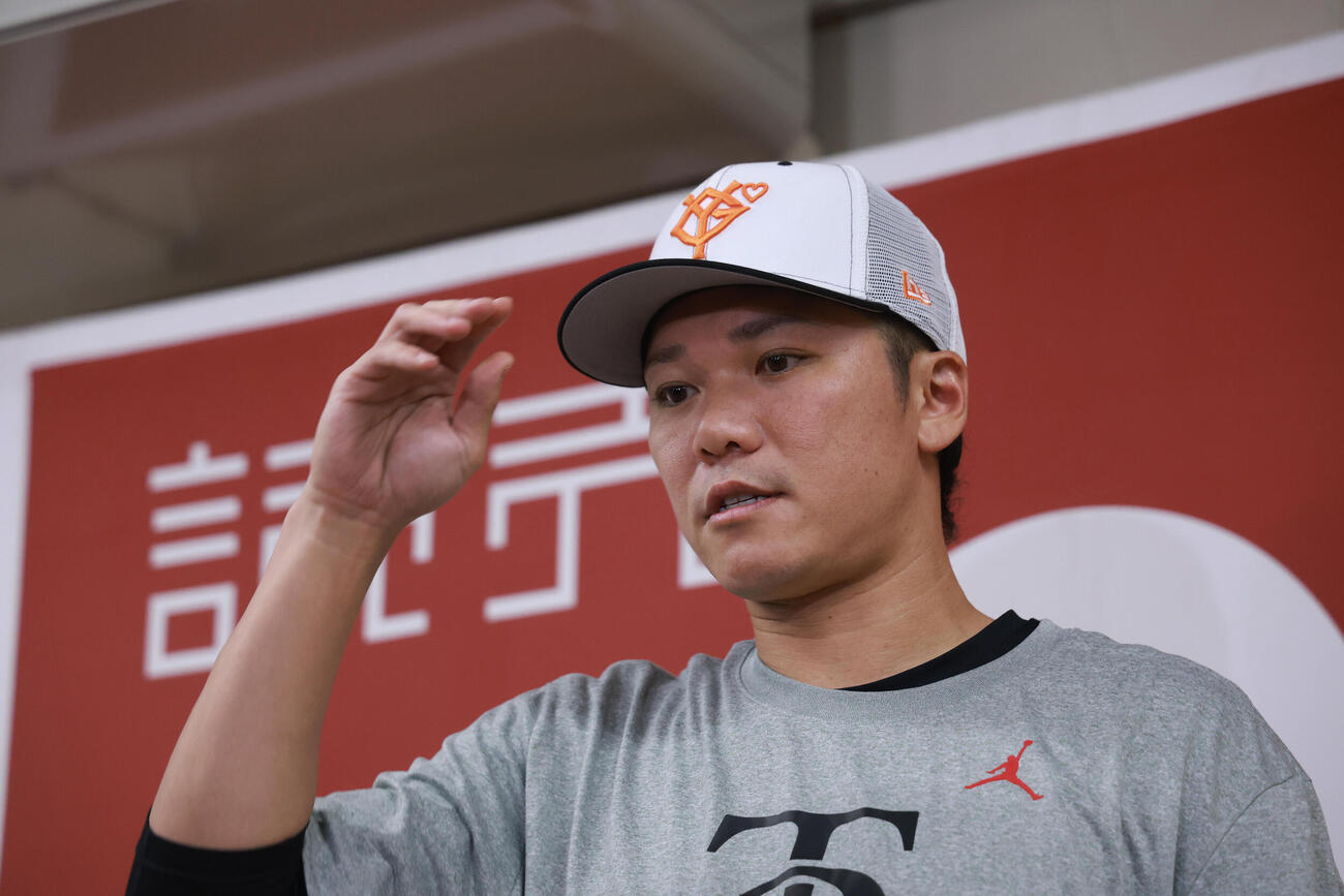 亡くなった張本勲さんについて話す巨人坂本勇人（2026年9月10日撮影）