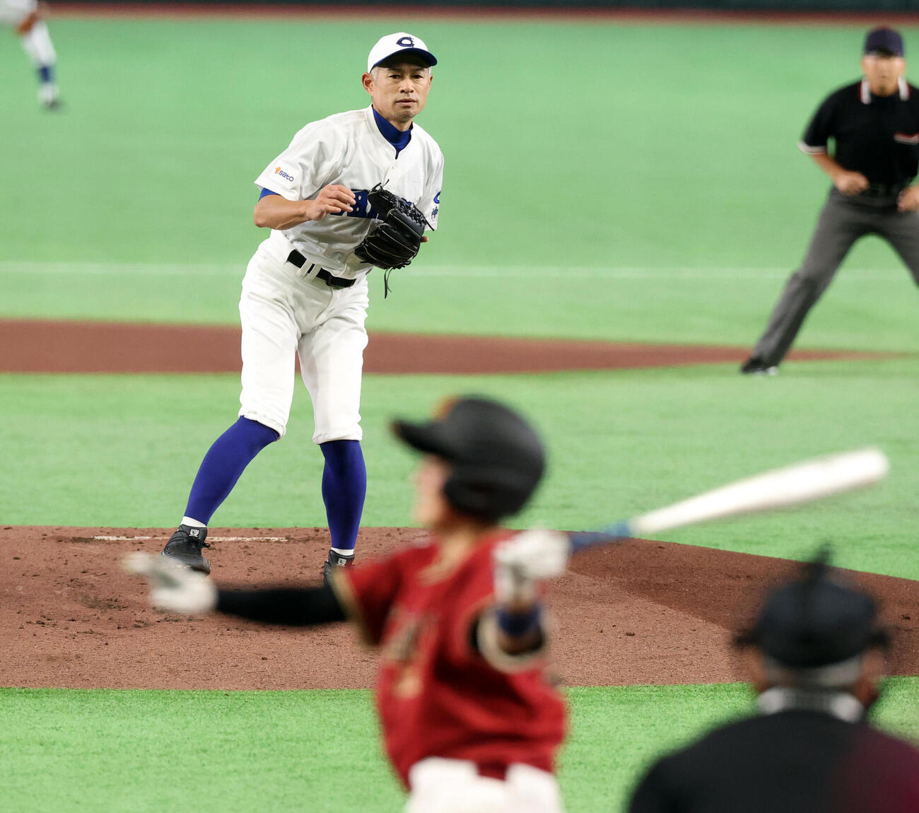 KOBE CHIBEN対高校女子選抜　1回表高校女子選抜無死二塁、伊藤結月を三振にとるイチローさん（撮影・浅見桂子）