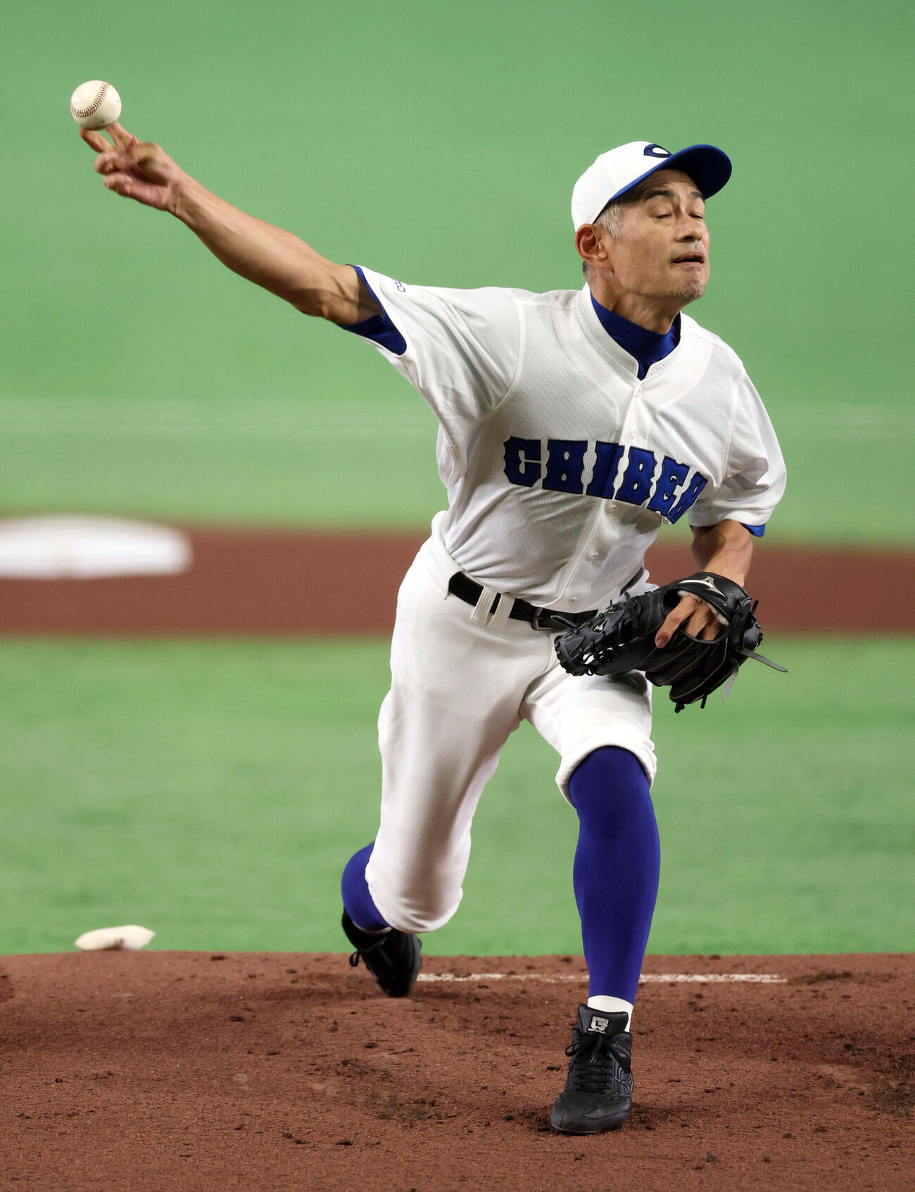 KOBE CHIBEN対高校女子選抜　KOBE CHIBEN先発のイチローさん（撮影・浅見桂子）