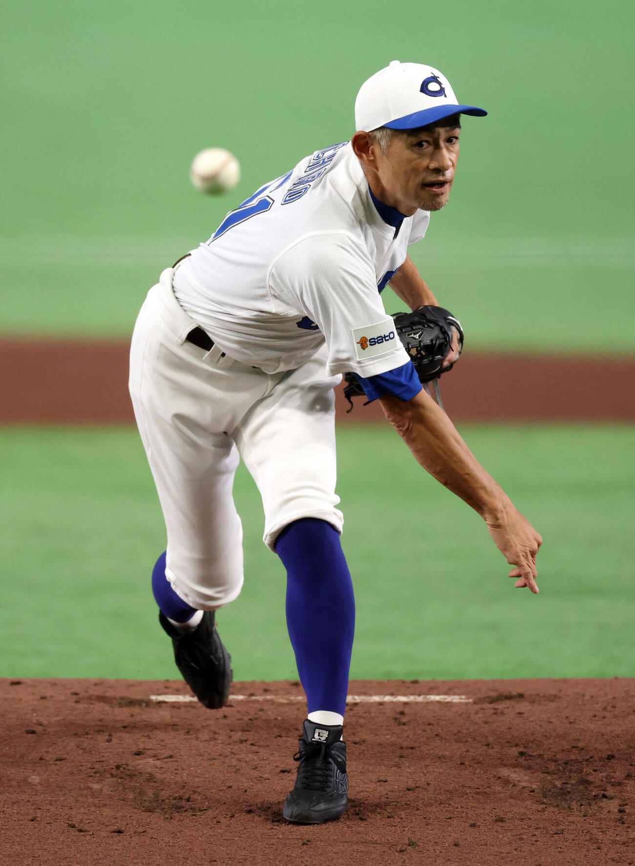 KOBE CHIBEN対高校女子選抜　KOBE CHIBEN先発のイチローさん（撮影・浅見桂子）
