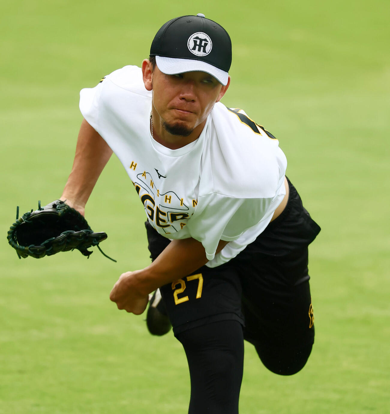阪神対中日　練習でキャッチボールする阪神伊藤将司（撮影・加藤哉）