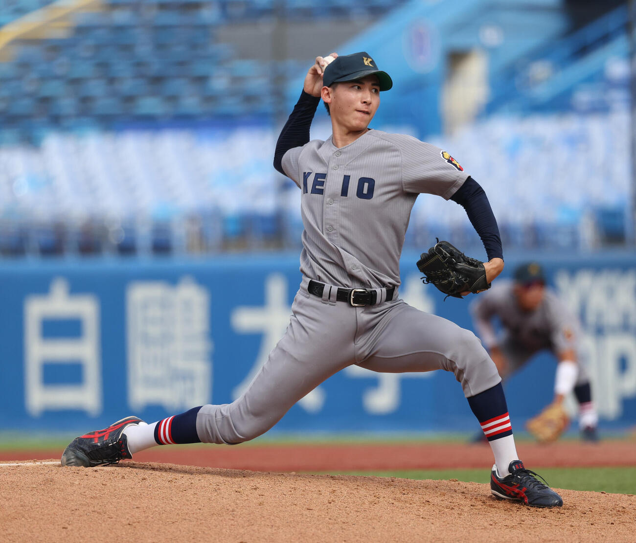 東大対慶大　6回から登板した慶大・沖村要（撮影・柴田隆二）