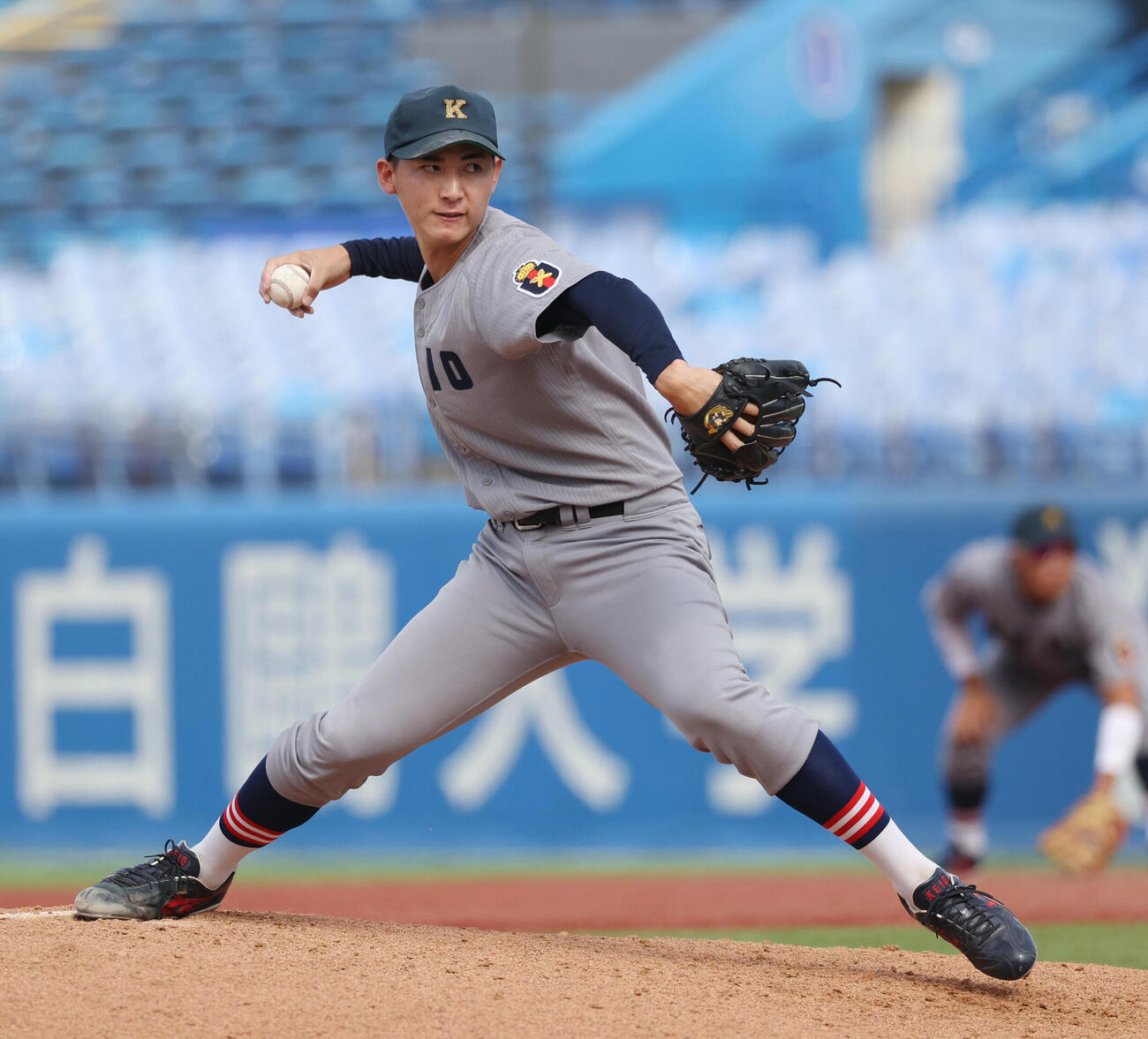東大対慶大　6回から登板した慶大・沖村要（撮影・柴田隆二）