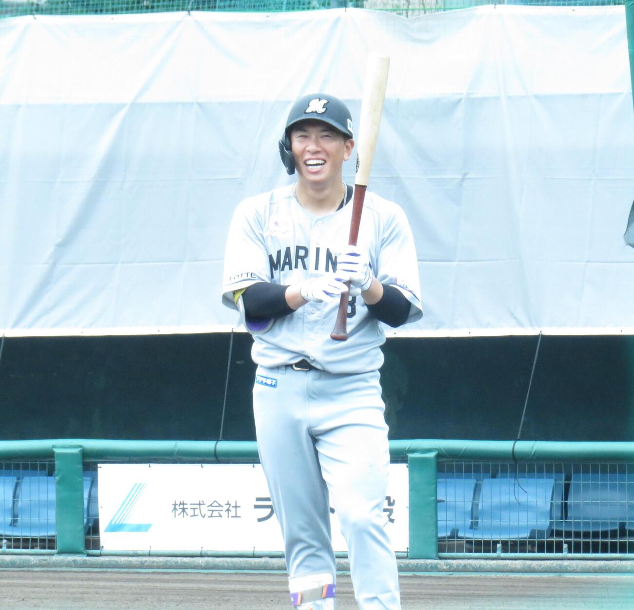 ライブBPで打席に立つ角中勝也