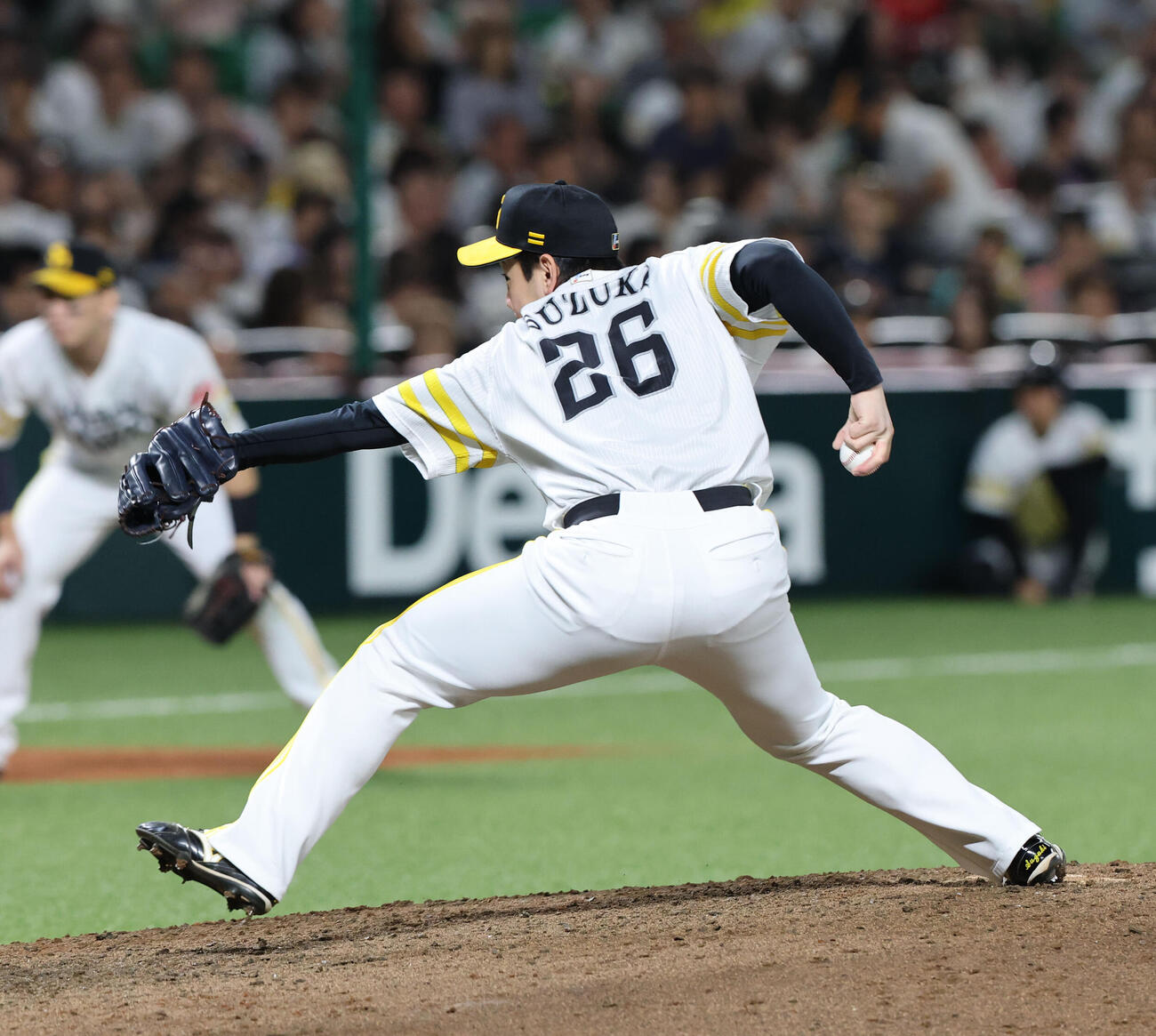 ソフトバンク対ロッテ　2番手として登板したソフトバンク鈴木豪太（撮影・梅根麻紀）