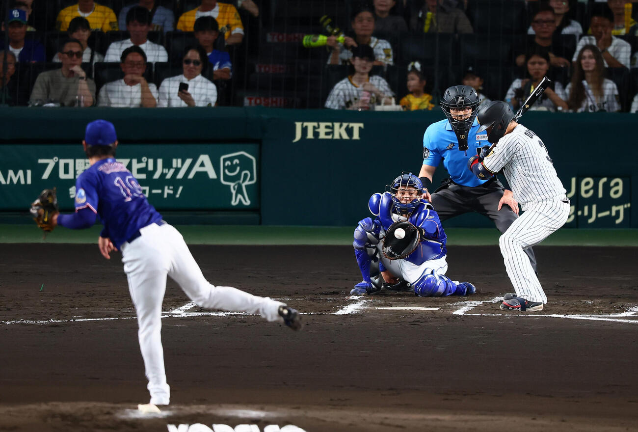 阪神対中日　2回裏阪神1死、大山悠輔は三振に倒れる。投手高橋宏斗（撮影・加藤哉）