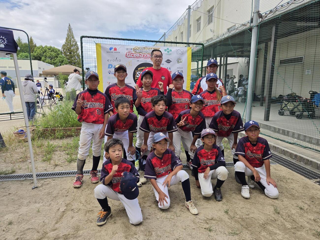 「第2回今岡真訪杯なにわキッズソフトボール大会」に参加した少年少女（撮影・寺尾博和）