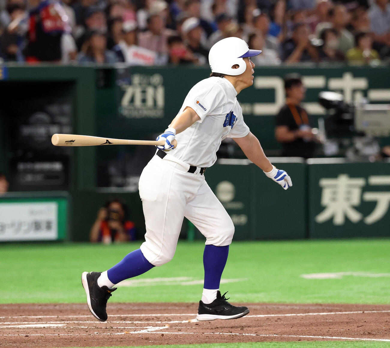 KOBE CHIBEN対高校女子選抜　3回裏KOBE CHIBEN1死満塁、適時打を放つ松井秀喜さん（撮影・浅見桂子）