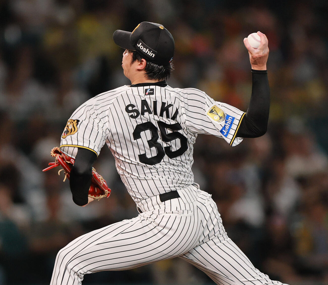 阪神対中日　4回表、力投する阪神才木浩人（撮影・上山淳一）