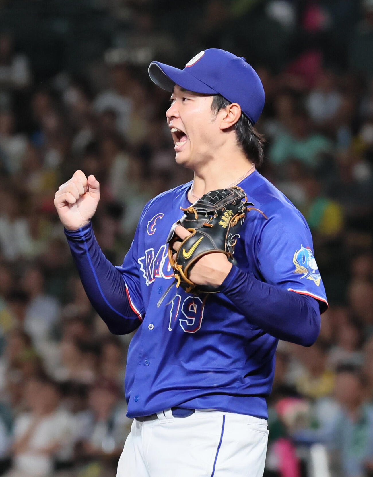 阪神対中日　8回裏阪神2死一塁、高橋宏斗は近本光司を三飛に打ち取りガッツポーズ（撮影・宮崎幸一）