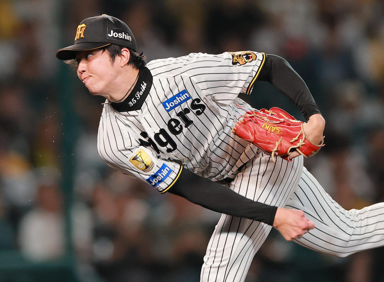 阪神対中日　9回表、汗を飛ばし力投する阪神才木浩人（撮影・上山淳一）