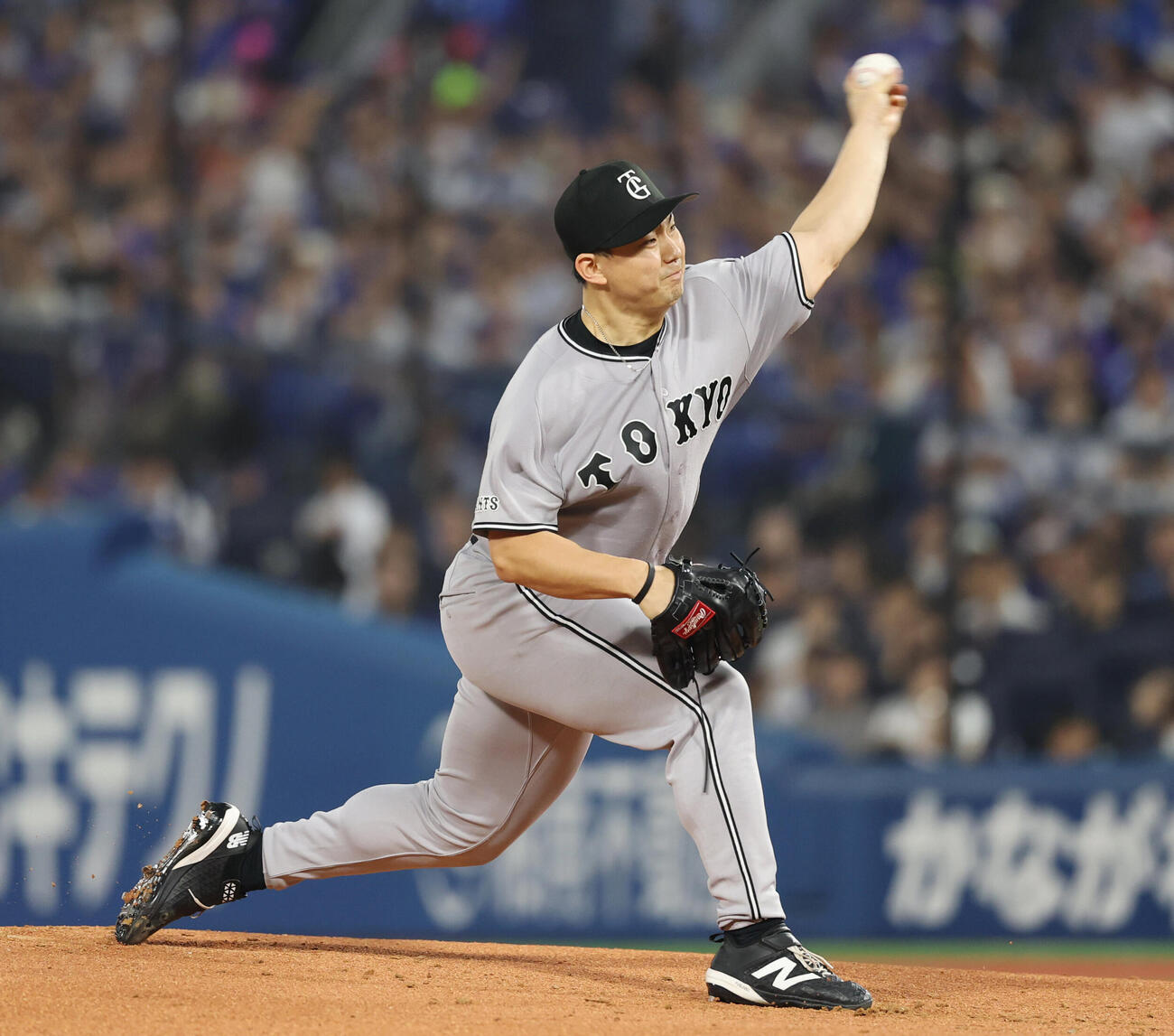 DeNA対巨人　先発し力投する巨人小笠原慎之介（撮影・増田悦実）