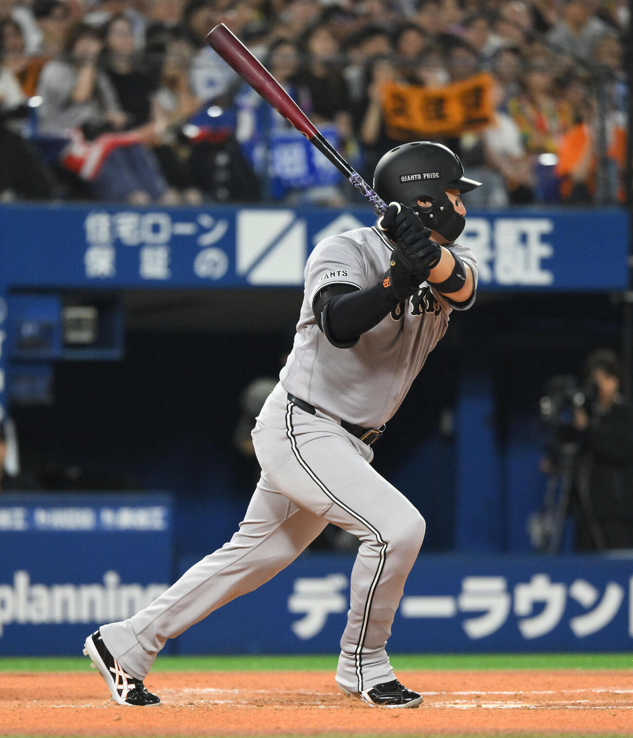 DeNA対巨人　7回表巨人1死、丸佳浩は二塁打を放つ（撮影・滝沢徹郎）