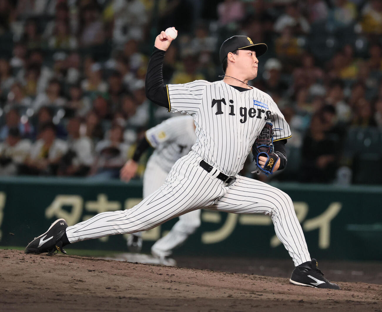 阪神対中日　1阪神3番手の木下里都（撮影・宮崎幸一）