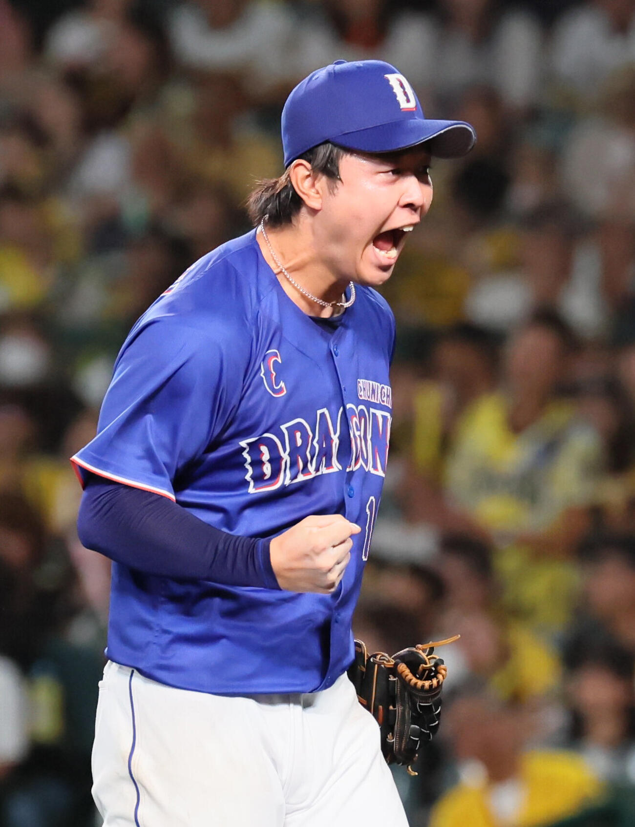 阪神対中日　9回裏阪神2死満塁、高橋宏斗は142球目で坂本誠志郎を右飛に打ち取りガッツポーズ（撮影・宮崎幸一）
