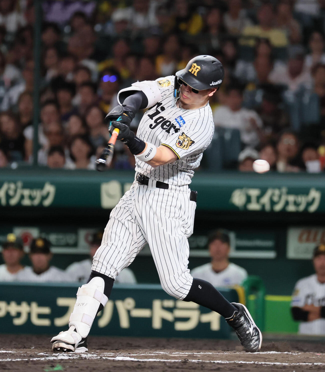 阪神対中日　11回裏阪神1死、佐藤輝明は空振り三振に倒れる（撮影・宮崎幸一）