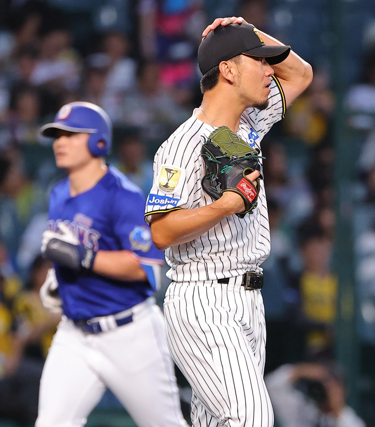 阪神対中日　1回表中日1死一塁、伊藤将司（右）は細川成也に先制2点本塁打を浴びる（撮影・上田博志）