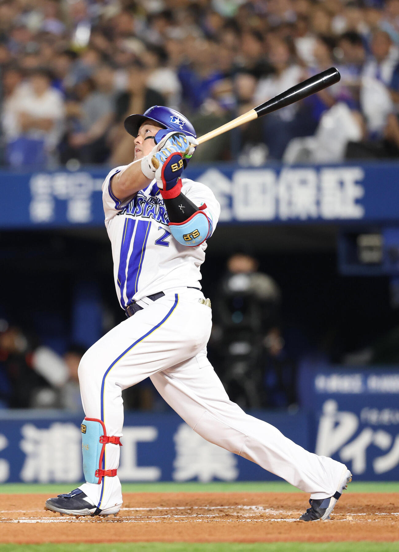 DeNA対巨人　1回裏DeNA2死、先制本塁打を放つ牧秀悟（撮影・増田悦実）