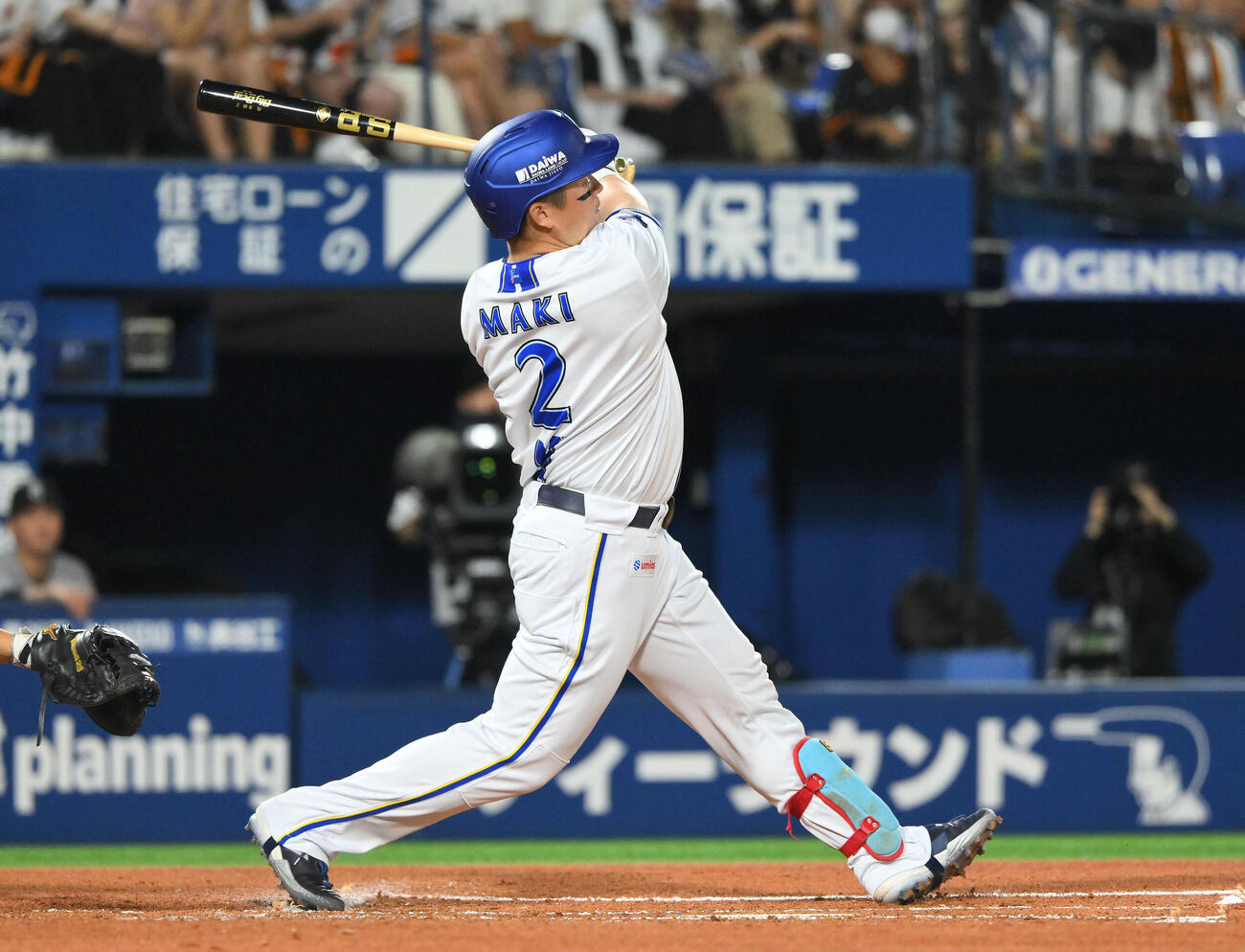 DeNA対巨人　1回裏DeNA2死、牧秀悟は先制ソロ本塁打を放つ（撮影・滝沢徹郎）