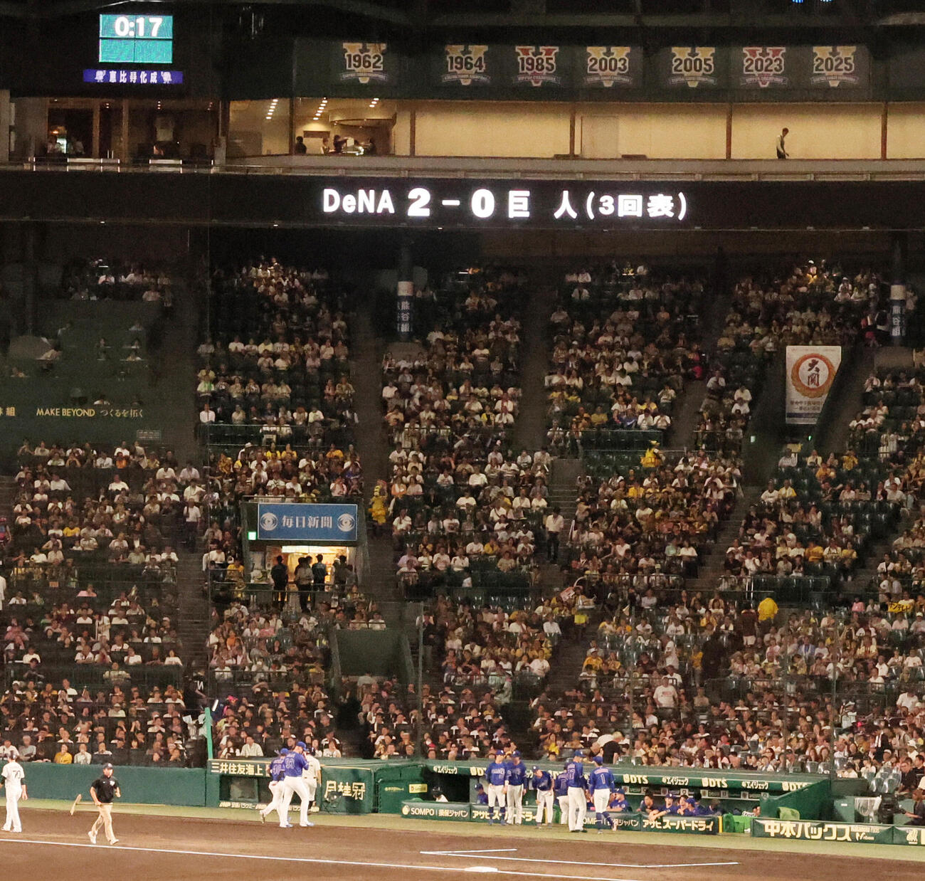 阪神対中日　3回裏を終え他球場の経過が電光掲示された甲子園球場（撮影・加藤哉）